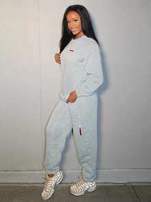 Steph T 2 Stücke Paris einfacher digitaler Muster, lässiger, bequemer Damen Fleece Sweatshirt und Hose Set, vielseitig für Streetwear im Herbst für Frauen - Grau - Übersicht 2