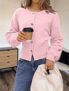 Nuevo cárdigan de unicolor para mujer de otoño e invierno, de estilo simple y casual, con cuello redondo, manga larga, pespunte de punto y botón con forma de corazón de durazno, estilo universitario, nueva prenda de punto para Año Nuevo