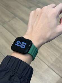 1件液態矽膠磁吸運動手錶錶帶，兼容 42mm、38mm、40mm、41mm、44mm、45mm、46mm、49mm，時尚智慧手錶替換錶帶，適用於 Ultra2、Ultra SE2、SE 11、10、9、8、7、6、5、4、3、2、1 系列，中性款，酒紅色，可作為學生返校禮物 - 綠色 - 查看 3
