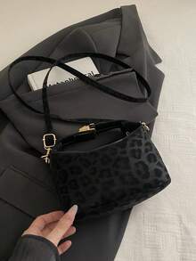 Mini bolsa fashion com estampa de leopardo e cadeado, bolsa hobo minimalista, bolsa vintage minimalista com estampa de leopardo, bolsa minimalista fashion, bolsa quadrada pequena, bolsa baguette vintage fashion, bolsa axila minimalista versátil fashion, bolsa quadrada pequena fashion para viagem, bolsa de ombro/cruzada versátil - Preto - Ver 9
