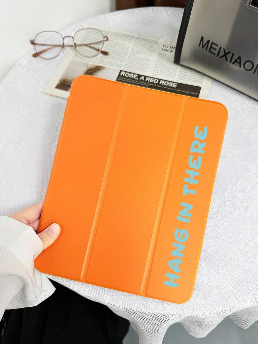 Customized Text Flat Tablet Case, Orange Solid Color, Suitable For IPad Mini4/Mini5/Mini6/Mini7, IPad A16 2025, Air 11 13 M2 M3 Pro 11 13 M4 2024, Air 4 5 10th 10.9, Pro 11 9th 8th 7th 10.2 4th 5th 6th Model A8, Customized Text, Tri-Fold Stand, Built-In Pen Slot, Soft Edge Full Coverage, Minimalist Casual Classic TPU Soft Shell IPad Flip Tablet Case. Note: The Final Font Style Is Subject To The Physical Picture, And There May Be Slight Color Differences.