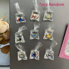 7/10 ímãs de geladeira com imitação de saco de água, adesivos de geladeira em formato de saco de resina com peixinho dourado em 10 cores, ímãs decorativos de pequenos peixes tropicais com desenho de oceano, decoração de geladeira com tema de vida aquática no oceano, adesivos de geladeira personalizados para cozinha, escritório, quadro branco, armários de armazenamento e lava-louças, decoração de cozinha e casa, lembrancinhas de festa