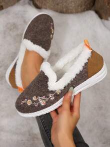 Zapatos planos con forro térmico para mujer, de nueva moda. Zapatos cómodos para interiores/exteriores, tipo slip-on, suaves y cálidos, con estilo de campus, con bordado de flores en computadora, forro térmico, adecuados para Navidad y otras festividades