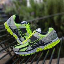 Nike Giày chạy bộ cổ điển thoáng khí Zoom Vomero 5 dành cho nam - Xám Xanh Lá Cây - Xem 2