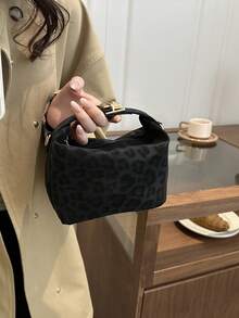 Mini bolsa fashion com estampa de leopardo e cadeado, bolsa hobo minimalista, bolsa vintage minimalista com estampa de leopardo, bolsa minimalista fashion, bolsa quadrada pequena, bolsa baguette vintage fashion, bolsa axila minimalista versátil fashion, bolsa quadrada pequena fashion para viagem, bolsa de ombro/cruzada versátil - Preto - Ver 8