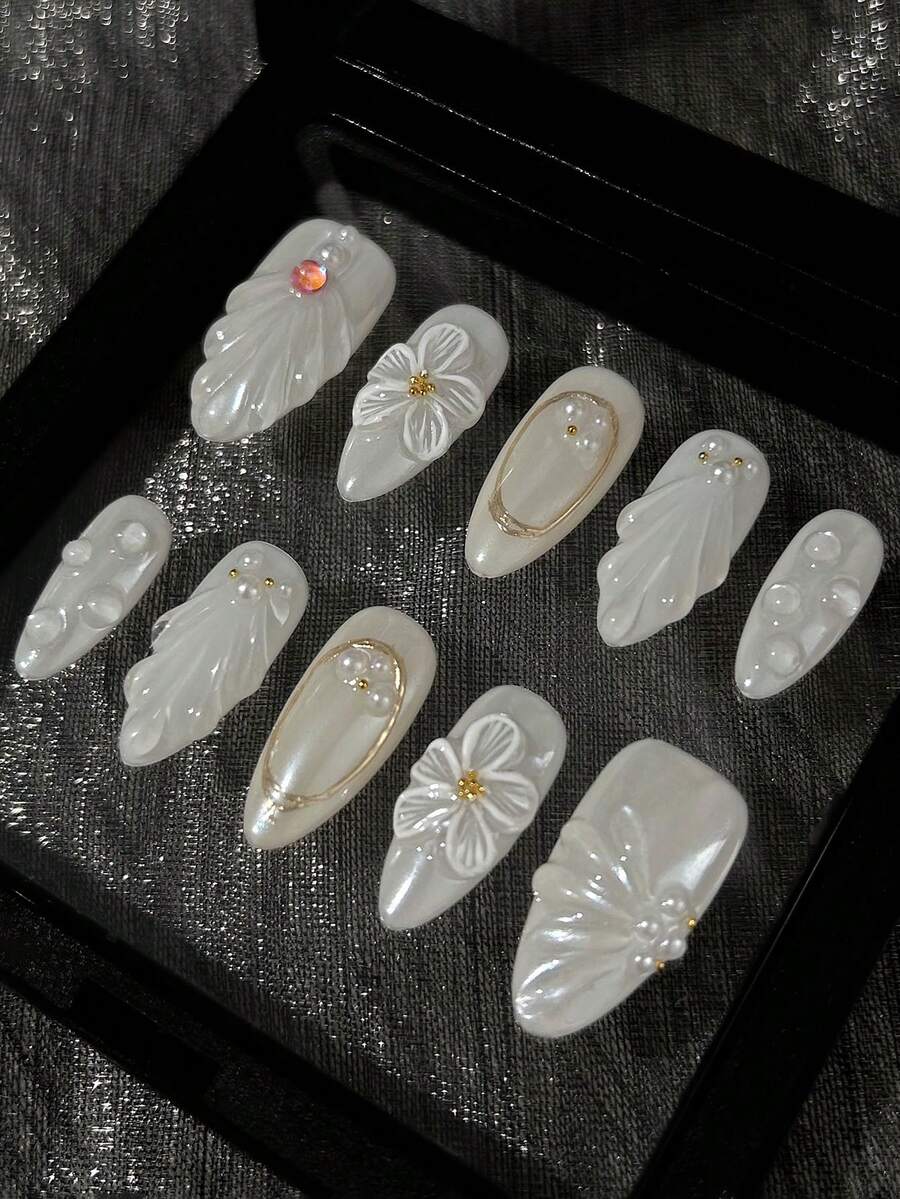 10pcs White Almond Handmade Nail Stickers, White Wedding Manicure, 3D Embossed Floral Shell Design, Minimalist Elegant Nail Decor, Reusable Handmade False Nails, Comes With Glue And Nail File, Great Gift For Girls
