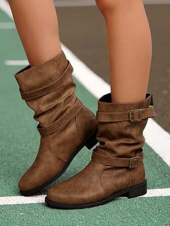 2025秋冬新款女士尖头平底复古英伦风中筒靴双扣软皮休闲马靴