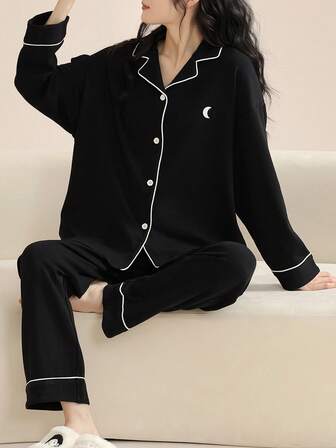 女士睡衣两件套，长袖上衣和长裤，吸湿透气，适合春秋季和秋冬季穿着。