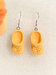 Pereche de cercei mini fermecători cu pandantiv din rășină 3D, model saboți, pentru femei – bijuterii boho drăguțe, elegante și stilate, perfecte pentru purtare zilnică sau cadouri, cu pandantive mov și albastre, accesoriu versatil pentru toate anotimpurile, cercei nonconformiști