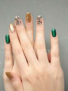用 24 件短指甲表达您的爱意圣诞指甲美丽而优雅的绿色圣诞树金色星星彩色圣诞装饰灯绿色指甲时尚金色闪光银色闪光金色假指甲全覆盖假指甲套装适合女性和女孩包括美甲沙龙用 1 块果冻凝胶和 1 个锉刀 Stri 果冻凝胶随机发货