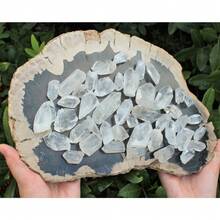 Lot Of 3 Large Clear Quartz Point Crystals (1"-1.5"). These Natural Clear Quartz Points Boast Bright Transparency And Sharp, Well-Formed Tips, With Each Piece Measuring Between 1" And 1.5" For A Substantial Presence. Retaining Their Raw, Organic Charm, They're Ideal For Crystal Collections, Elegant Shelf Displays, Or Adding A Luminous Touch To Small Craft Projects Like Terrariums Or Desktop Accents. - Clear - 查看 2