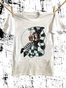 Lydia Deetz & Sandworm Graphic T-Shirt - Casual Short Sleeve Crew Neck Cotton Tee, Soft & Breathable, Perfect Halloween, Cosplay, Or Everyday Wear Gift For Fans - trắng - Xem 1