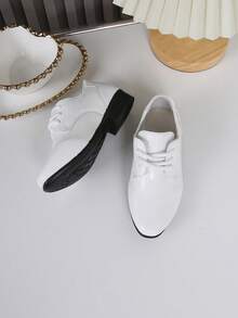 Oxfords de punta afilada estilo británico para niños, nueva versión de primavera/otoño, zapatos Oxford brillantes y transpirables de moda coreana para estudiantes varones, zapatos de vestir de punta afilada para volver al colegio - Blanco - Ver 6