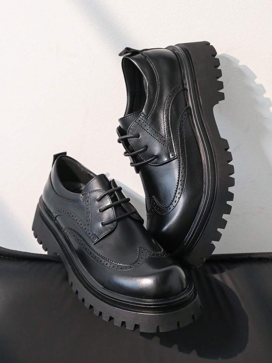 男士经典复古布洛克雕花皮革商务休闲鞋，百搭厚底增高鞋，适合工作和正式场合，秋冬