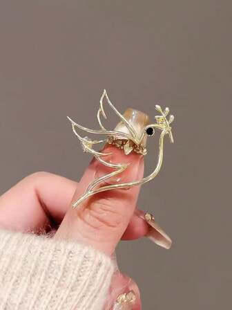 1pc Bohemian Animal Zinc Alloy Brooch, Minimalist Hollow Bird & Design, Versatile Lapel Pin For Men & Women, Suitable For All Seasons