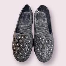 Zapato de abuelita con diseño de brillos. Sandalias de mujer de meter con diseño de brillos. Sandalias comodas y duraderas. Sandalias de plastico. Sandalia 100% hecha en Mexico. - Negro - Ver 2