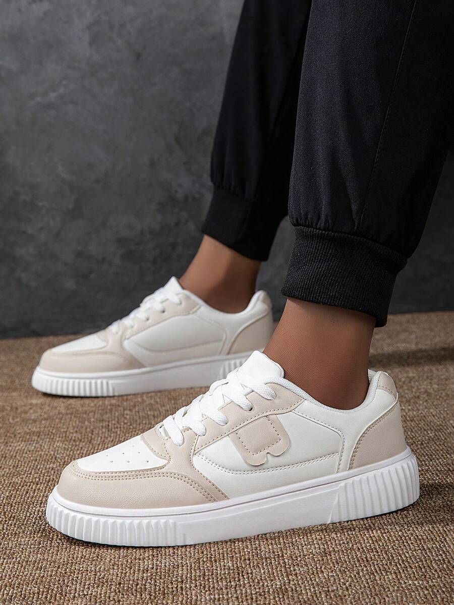 2025 New Men's Casual Sneakers, Fashion Minimalist Versatile Thick Sole Lace-Up Lightweight Low-Top Skateboarding Shoes, Suitable For Daily Wear, Outing, Street, Campus, Vacation, Travel, Walking - Beige - View 1