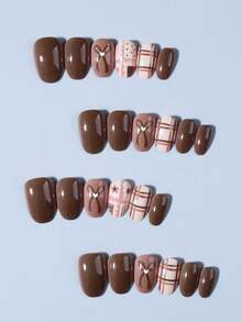 Bộ 24 miếng dán móng tay ngắn hình bầu dục màu nâu với họa tiết nơ, sọc và trái tim, làm từ chất liệu acrylic kiểu Pháp, vừa vặn hoàn hảo với móng tay ngắn, bao gồm 1 gel dán và 1 dũa móng. Miếng dán móng tay ngắn giúp đầu ngón tay bạn tỏa sáng rực rỡ, thích hợp cho các bữa tiệc, khiêu vũ và sử dụng hàng ngày. Dụng cụ làm móng - màu nâu - Xem 4