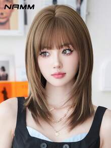 NAMM 20英寸灰棕色锁骨长度层次感中长假发，带刘海 - 发梢挑染，高密度全机烫耐热纤维合成假发，适合日常造型和街头时尚配饰 - 挑染米色 - 查看 5