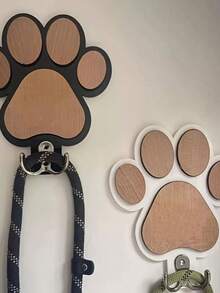 Wieszak ścienny na smycz dla psa w stylu farmhouse, drewniany pazur, organizer na klucze i akcesoria do rustykalnego wystroju domu, spersonalizowany uchwyt na smycz dla psa, wieszak na smycz z odciskiem łapy z litego drewna, wieszak ścienny w stylu farmhouse z grawerowanym imieniem zwierzaka, dekoracyjne znaki i tabliczki z imieniem zwierzaka, prezent dla właścicieli psów
