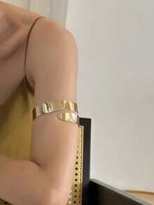 1pc Elegant Leaf Wrapped Metal Armband, Suitable For Women To Wear On Any Occasion