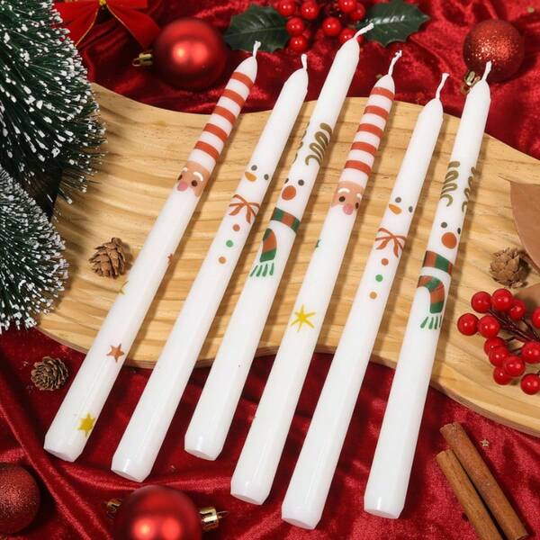 VICKYO Conjunto de 2 velas cônicas natalinas, 25 cm (10 polegadas), sem perfume, com 26 estilos e estampas temáticas de Natal para decoração de festas natalinas, decoração de mesa de jantar, presentes de Natal, decoração festiva e enfeites natalinos.