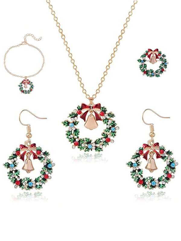 Collares, broches, pendientes y pulseras con forma de coronas de campanas navideñas, exquisitamente incrustados con diamantes, forman un elegante juego de regalos. Son regalos perfectos para tu amada, agregando un encanto único a tus vacaciones.