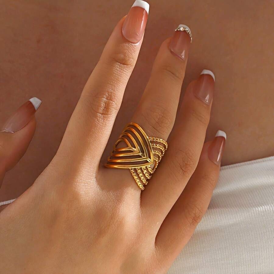 An Asymmetrical Overlapping Design Ring With A Simple, Personalized, Elegant, And Luxurious Design. Women's Rings, Women's Bracelets, And Women's Gifts. 304 Stainless Steel Rings With Adjustable Openings. Versatile Bracelets Suitable For Daily Vacations, Holidays, Parties, And Other Occasions