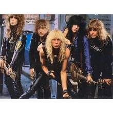 1 件 70 年代 80 年代摇滚朋克男士假发，耐热长卷发，透气网帽，适合主题派对、音乐节、万圣节和角色扮演（黑色，复古摇滚明星合成头发）长波浪黑色摇滚风格假发 - 高温纤维，水波卷曲 - 彩色 - 查看 8