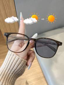 1副金属TR眉框方形铆钉式室内电脑阅读变色眼镜，时尚休闲男士无度数眼镜 - 透明變灰 - 查看 11