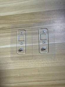 一款无需钻孔的浴室壁挂式储物架，承重能力约为4公斤，并配有一对粘性安装支架。 - 彩色 - 查看 11