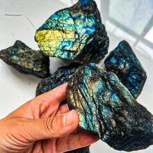 1块强蓝光天然拉长石原石，适合抛光，可用于家居办公装饰、DIY珠宝制作，形状不对称，闪光彩虹色长石簇，圣诞节、感恩节、情人节及其他节日礼物 - 彩色 - 查看 6