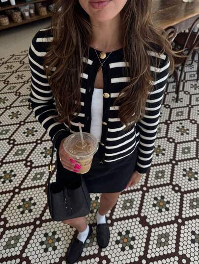 FOR BEAUTY Autumn And Winter Round Neck Long Sleeve Color-Block Striped Knit Sweater For Women, New Fashion Simple Style With Metal Button Cardigan, Soft Casual Daily Wear, Versatile Commuter Jacket, Christmas Warm Sweater Top