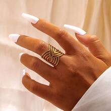 An Asymmetrical Overlapping Design Ring With A Simple, Personalized, Elegant, And Luxurious Design. Women's Rings, Women's Bracelets, And Women's Gifts. 304 Stainless Steel Rings With Adjustable Openings. Versatile Bracelets Suitable For Daily Vacations, Holidays, Parties, And Other Occasions