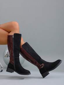 Botas femininas de inverno novas, de cor sólida, bico redondo, com fivela de metal em relevo de crocodilo, zíper lateral, salto grosso, cano alto, moda versátil, casual, salto médio - Preto - Ver 3