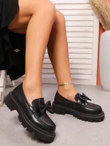 Scarpe da donna con punta tonda, tacco alto chunky, decorazione a catena, slip-on, versatili, adatte per festival musicali e feste di primavera/autunno, nere. Mocassini con tacco platform chunky. Scarpe basse con rialzo in pelle da donna, casual business.