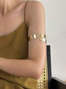 1pc Elegant Leaf Wrapped Metal Armband, Suitable For Women To Wear On Any Occasion