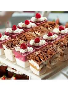 Un set de 10 piezas/30 piezas/60 piezas/90 piezas de tazas cuadradas de plástico transparente para helado, mousse, con tapas transparentes. Tazas de postre, pudín con resistencia a bajas temperaturas y fácil limpieza. Adecuadas para cafeterías, bares de aperitivos, postres de autoservicio, hogares, lugares de entretenimiento, cocinas, fiestas de repostería, pudines, tartas de queso, mousses y tazas de gelatina. - Multicolor - Ver 5