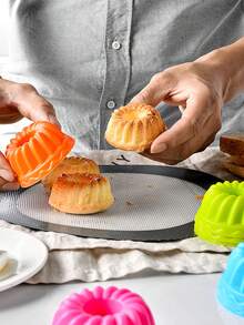 12个装硅胶南瓜玛芬杯模具，慕斯巧克力蛋糕布丁果冻模具，小型烘焙工具。家用蒸烤不粘圆形硅胶烤盘。硅胶蛋糕模具，带凹槽硅胶模具，DIY烘焙蛋糕模具，适用于蛋糕、果冻、面包、巧克力、果酱等。 - 彩色 - 查看 8