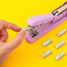 Mini-Hefter ist ein Muss für Schüler Federmäppchen. Er ist leichtlanganhaltendig und für den Büro- und Heimgebrauch geeignet.