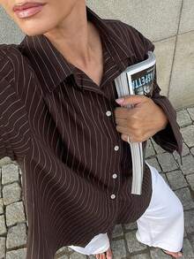 Nowa, stylowa i elegancka koszula w paski z długim rękawem i guzikami z przodu, odpowiednia do biura, na święta, na co dzień i w podróż