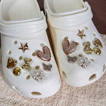 14 Stücke goldfarbene Bären, herzförmige, ABS-Perlen, Strass-Herzen, Schmetterlinge, Blumen Schuhclips zum Selbermachen, geeignet für Damensandalen, Pantoffeln, Strandtaschen, perfekte Geschenke für Feste und Geburtstagsfeiern