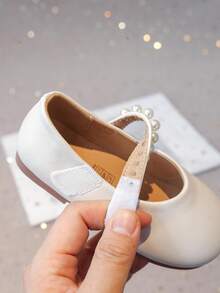 1 par de botas blancas para niñas 2025 nuevas, zapatos planos para niños con suela suave antideslizante de talla 21-30, zapatos de princesa blancos, zapatos blancos pequeños con moño