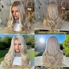 Farbverlauf Aschblond Perücken mit braunen Highlights 13x4 Lace Front Perücke lange Körperwelle frei stylen vorgerupft synthetische Fasern 26 Zoll für Frauen - Markieren Sie Blond - Übersicht 5