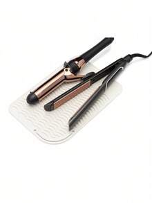 Tấm lót chịu nhiệt cho dụng cụ tạo kiểu tóc, kích thước универсальный phù hợp với máy duỗi và máy uốn tóc, được làm từ chất liệu chịu nhiệt, tiện lợi cho việc cất giữ và mang theo khi đi du lịch. Tấm lót silicon chịu nhiệt này có chức năng cách nhiệt giúp bảo vệ hiệu quả các dụng cụ tạo kiểu tóc của bạn. - Nhiều màu - Xem 18