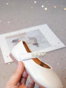 1 par de botas blancas para niñas 2025 nuevas, zapatos planos para niños con suela suave antideslizante de talla 21-30, zapatos de princesa blancos, zapatos blancos pequeños con moño