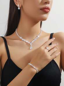 4-teiliges luxuriöses und elegantes quadratisches Zirkonia-Funkeljuwelen-Set für Bräute, inklusive Halskette, Ohrringe und Armband, charmantes Partyzubehör für Frauen