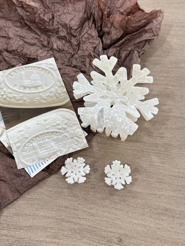 1 pieza/2 piezas Pasadores de pelo con forma de copo de nieve de moda, material de acrílico duradero, pinzas de pelo grandes, diseño puro blanco brillante, accesorios de pelo elegantes para mujeres, adecuados para uso casual diario y de vacaciones, crear peinados con elegante pinza de pelo de invierno