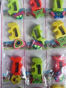 1 Planilla de 20 Paquetes de Sacapuntas con Goma, Util para Regalo y Escuela - Multicolor - Ver 3