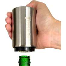 Destapador de cerveza, abridor de botellas automtico de acero inoxidable con imn para las corcholatas, en hogar, bar o restaurante con diseo vanguardista y calidad premium - Plateado - Ver 2